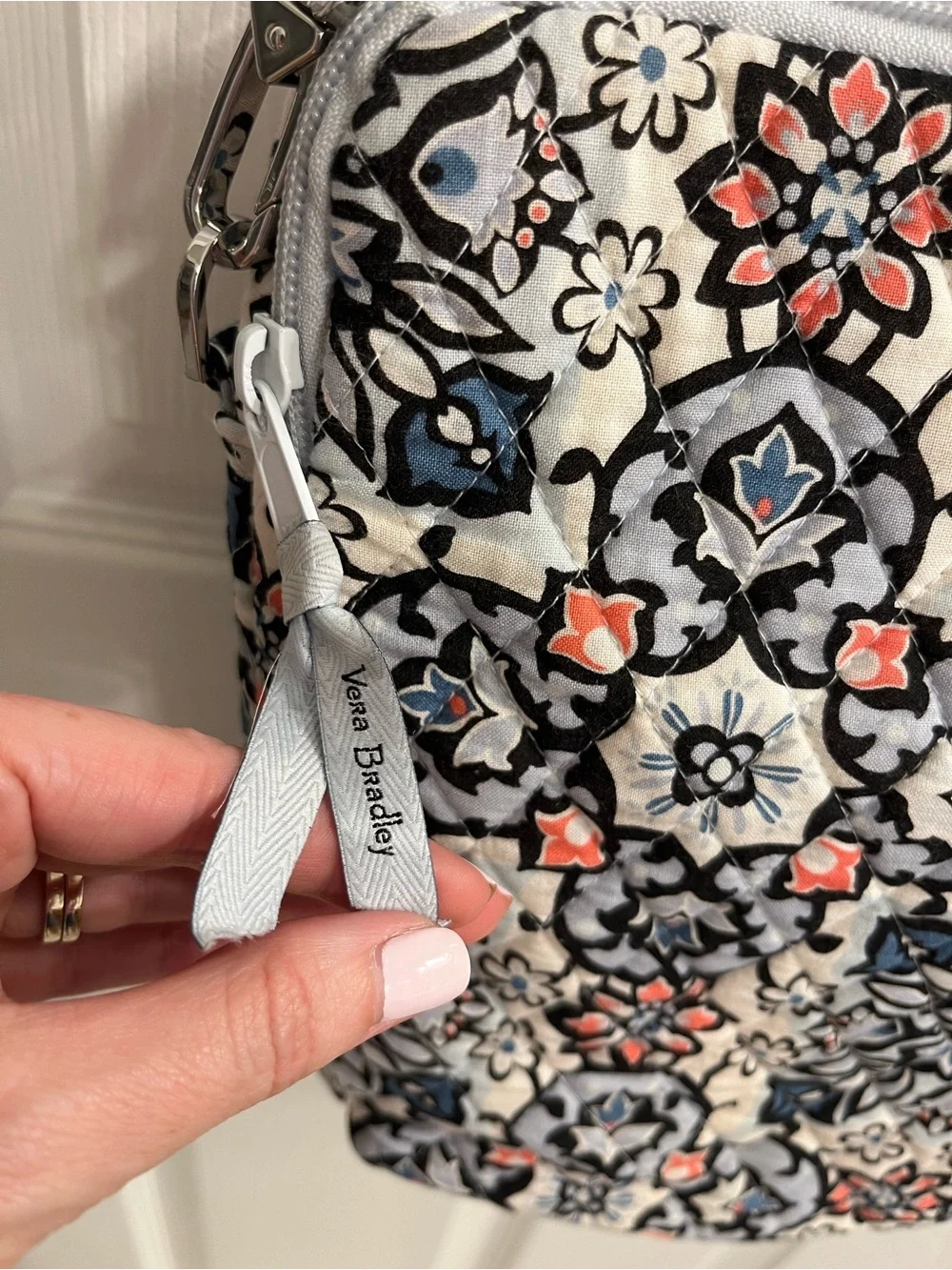 Vera Bradley Laptop Bag in Cream and Navy
